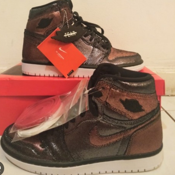 Nike Air Jordan 1 Retro High OG Shoes Fearless - Picture 1 of 5